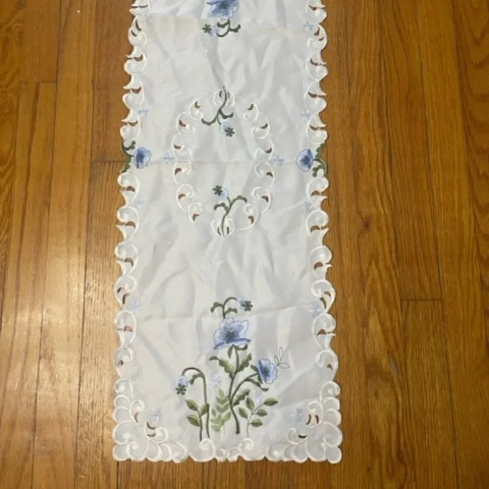 vtg table runner rectangle blue floral bouquet lace trim cotton boho shabby 34
